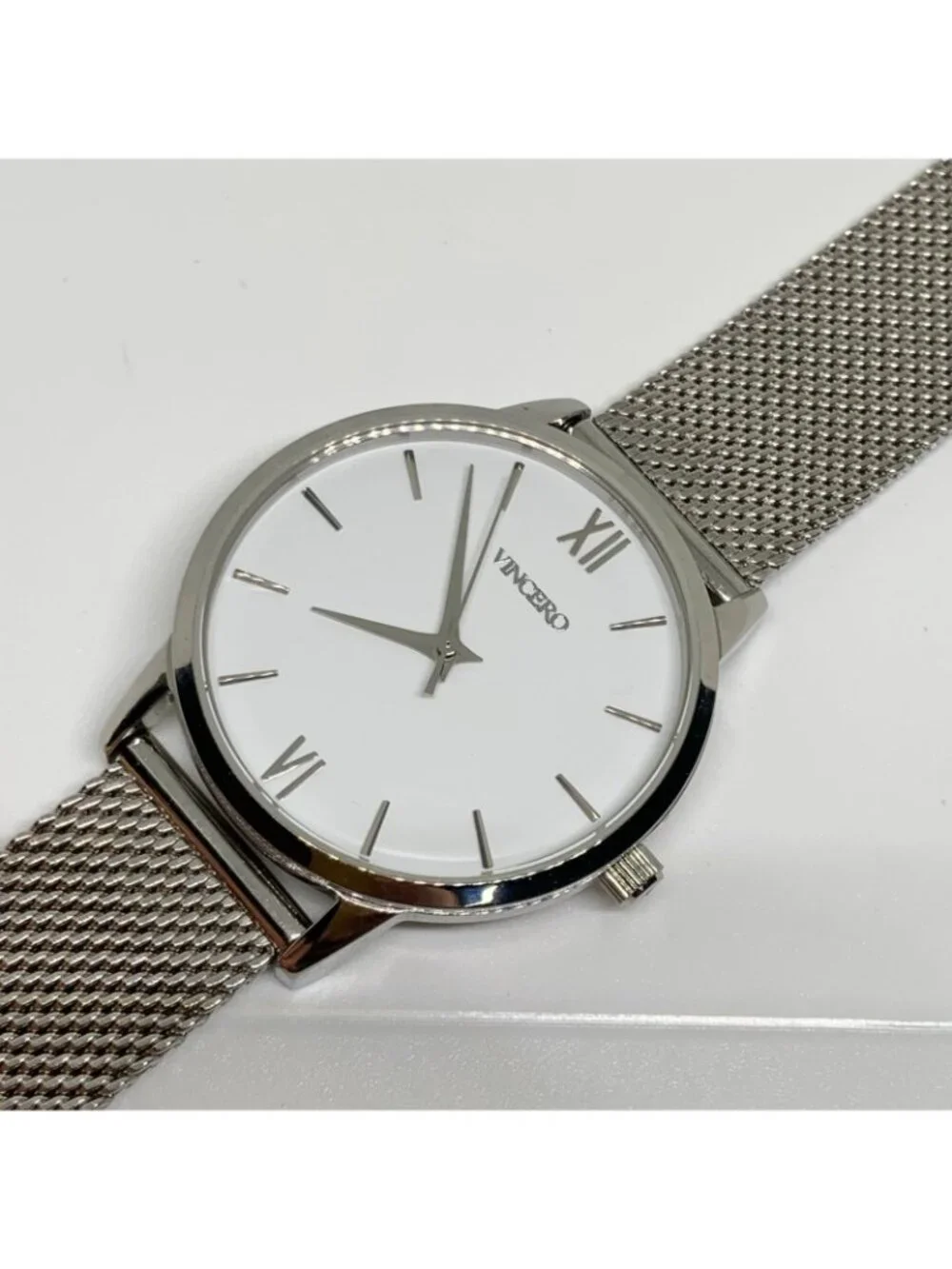 Vincero Women’s Watch “live your legacy” 33mm  quartz analog mesh band running